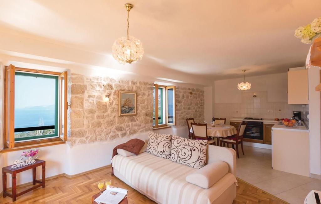 Vacation Apartments Feniks Tucepi Exterior photo